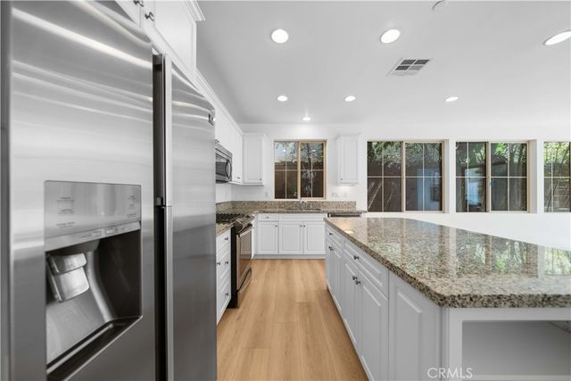 206 Bright Poppy, Irvine, CA 92618