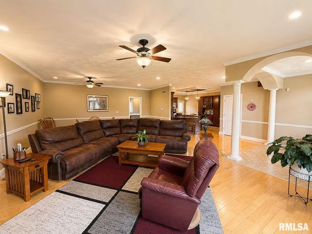 1920 FORESTGLEN Drive, Peoria, IL 61615