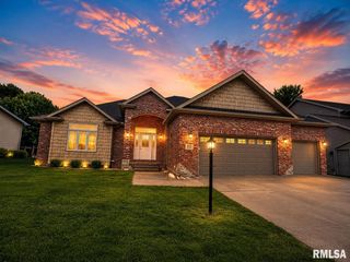 1920 FORESTGLEN Drive, Peoria, IL 61615