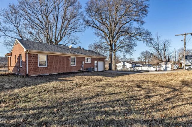 2601 S Hardy Avenue, Independence, MO 64052