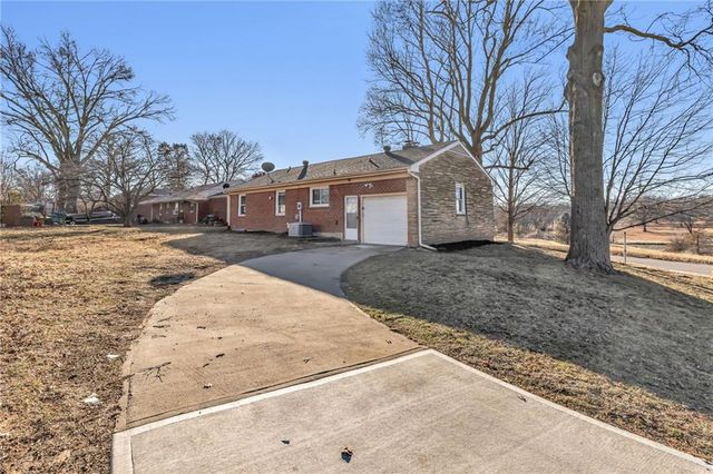 2601 S Hardy Avenue, Independence, MO 64052