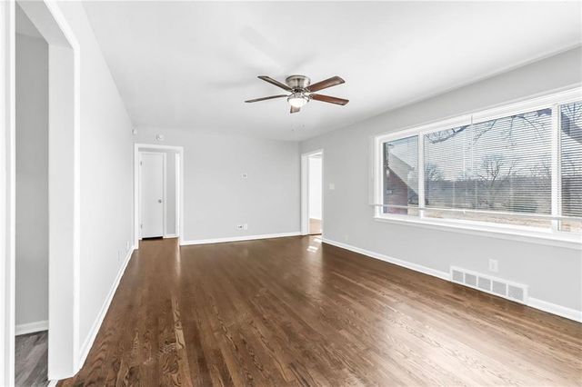 2601 S Hardy Avenue, Independence, MO 64052