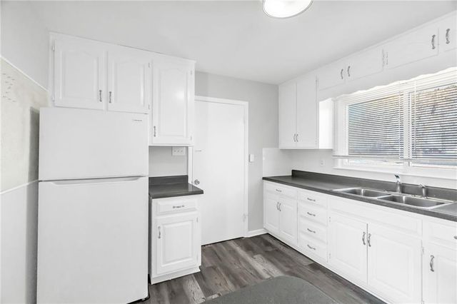 2601 S Hardy Avenue, Independence, MO 64052