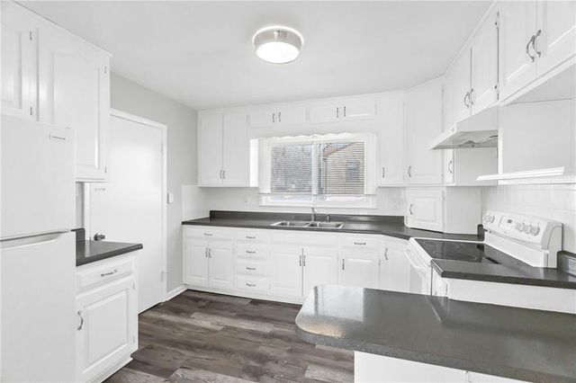 2601 S Hardy Avenue, Independence, MO 64052