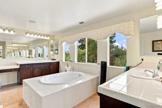 10353 Pinion Trail, Escondido, CA 92026