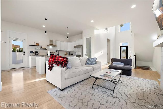 45951 Edgewater Street, Chesterfield, MI 48047