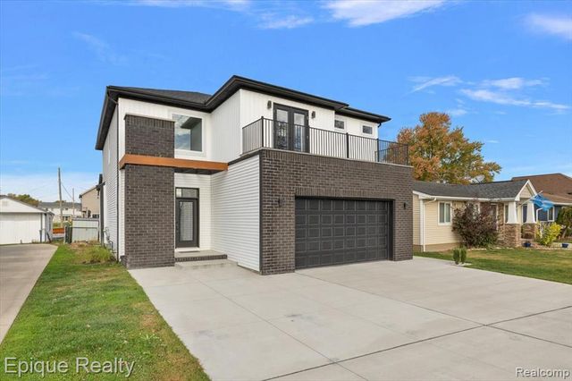 45951 Edgewater Street, Chesterfield, MI 48047