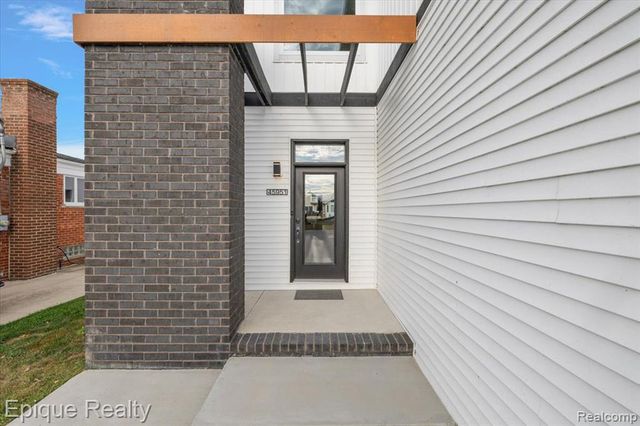 45951 Edgewater Street, Chesterfield, MI 48047