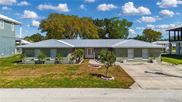3929 N Sagamon Point, Crystal River, FL 34428