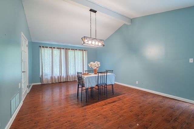 1915 Country Club Dr, Tullahoma, TN 37388