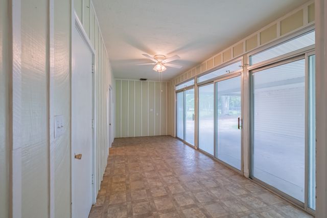 1915 Country Club Dr, Tullahoma, TN 37388