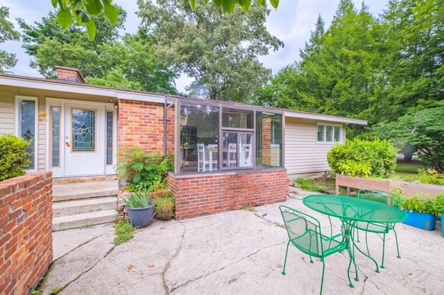 1915 Country Club Dr, Tullahoma, TN 37388