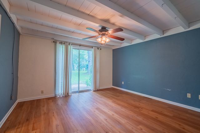 1915 Country Club Dr, Tullahoma, TN 37388