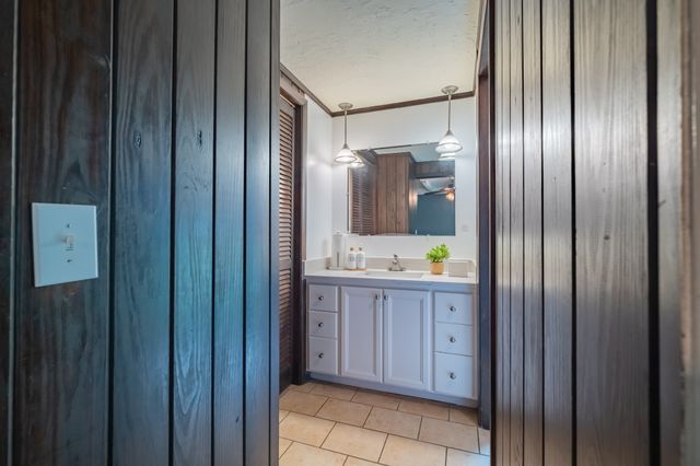 1915 Country Club Dr, Tullahoma, TN 37388