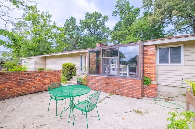 1915 Country Club Dr, Tullahoma, TN 37388