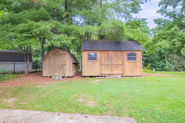 1915 Country Club Dr, Tullahoma, TN 37388