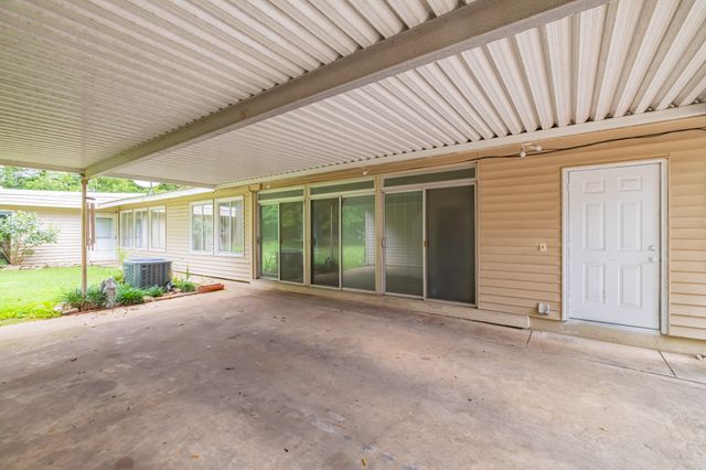 1915 Country Club Dr, Tullahoma, TN 37388