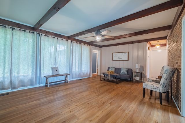 1915 Country Club Dr, Tullahoma, TN 37388
