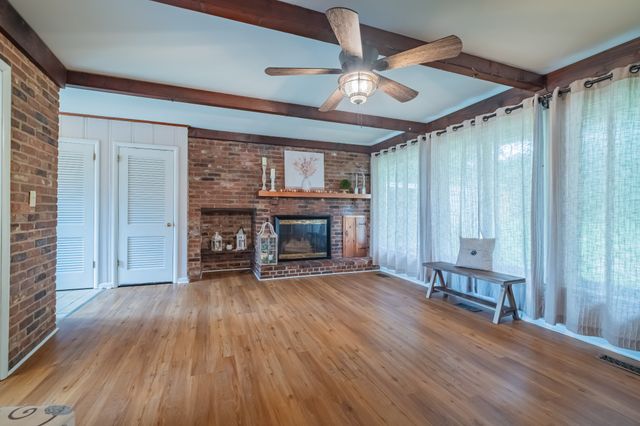 1915 Country Club Dr, Tullahoma, TN 37388