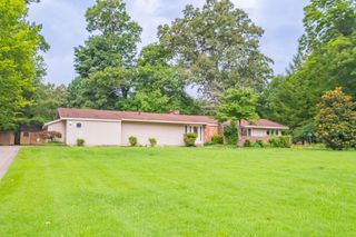 1915 Country Club Dr, Tullahoma, TN 37388