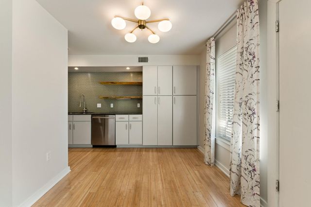 2200 Dickson DR 119, Austin, TX 78704