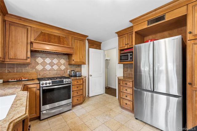 20 Springdale Road, Scarsdale, NY 10583