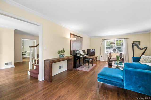 20 Springdale Road, Scarsdale, NY 10583