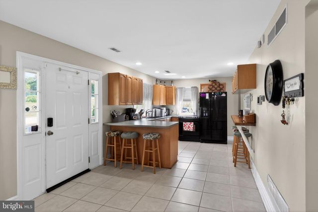 28 BEECHWOOD ST, Earleville, MD 21919