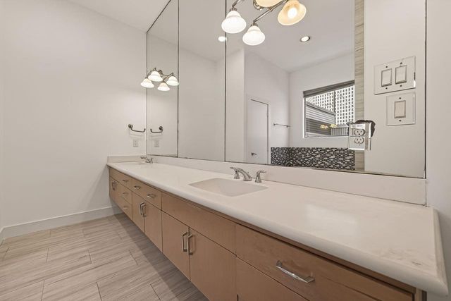 724 Ruthven Street, Houston, TX 77019