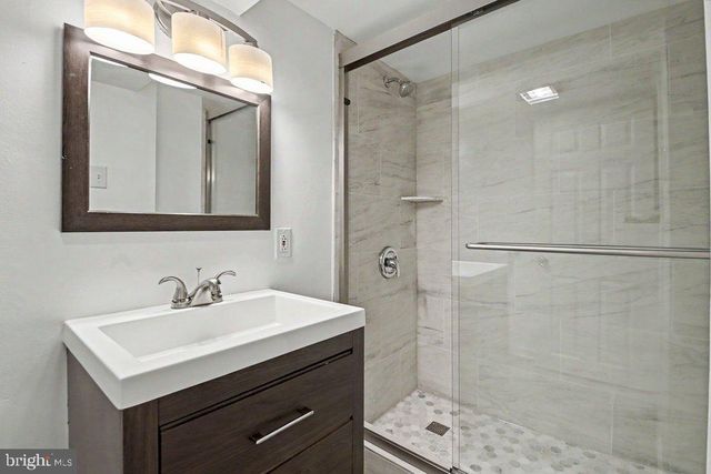 222 8TH AVE, Brooklyn Park, MD 21225