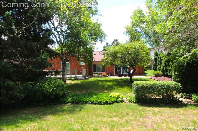 41784 Ladywood Drive, Northville, MI 48168