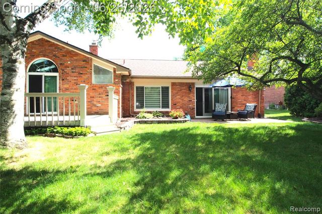 41784 Ladywood Drive, Northville, MI 48168