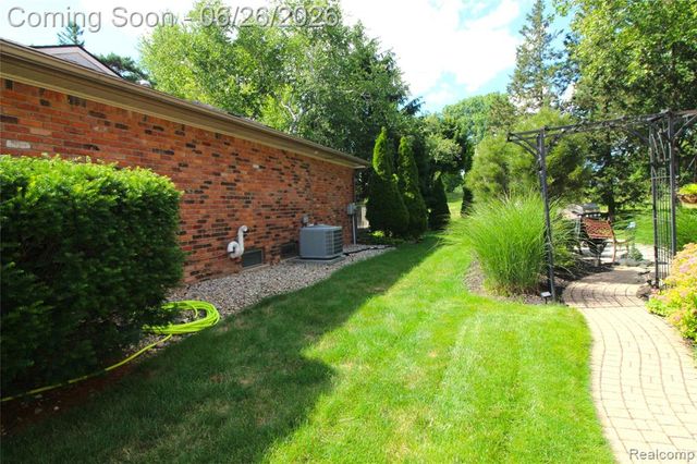41784 Ladywood Drive, Northville, MI 48168