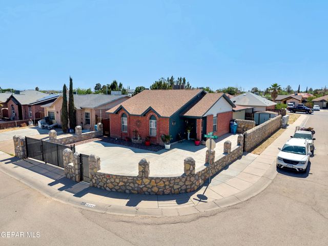 10300 Valle Suave Drive, Socorro, TX 79927