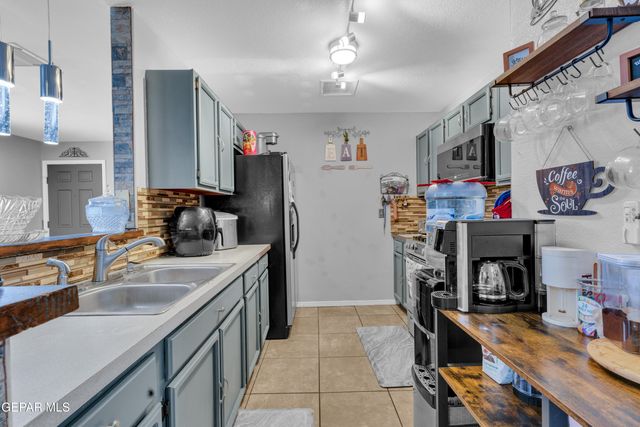 10300 Valle Suave Drive, Socorro, TX 79927