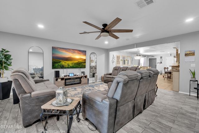 10300 Valle Suave Drive, Socorro, TX 79927