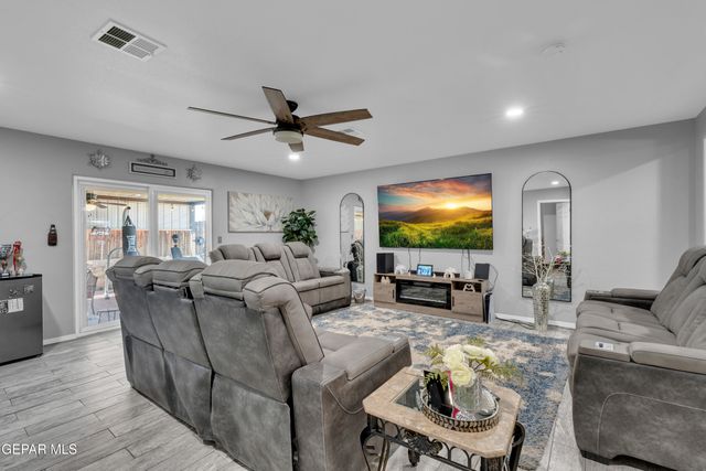 10300 Valle Suave Drive, Socorro, TX 79927