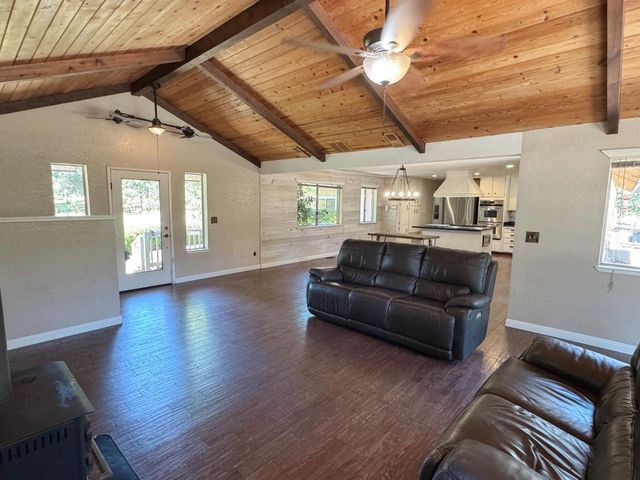 6425 Quartz Mine Rd, Mountain Ranch, CA 95246