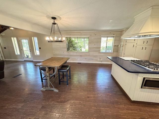 6425 Quartz Mine Rd, Mountain Ranch, CA 95246