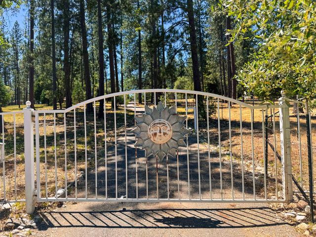 6425 Quartz Mine Rd, Mountain Ranch, CA 95246