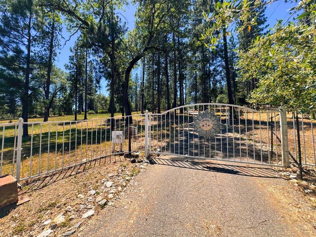 6425 Quartz Mine Rd, Mountain Ranch, CA 95246