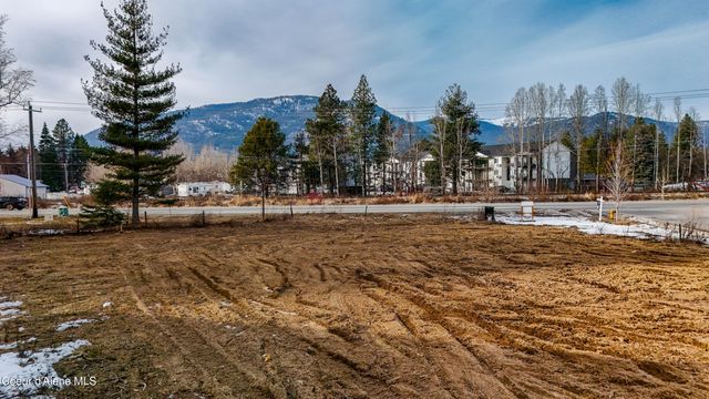 55 Carnelian Ave, Ponderay, ID 83852