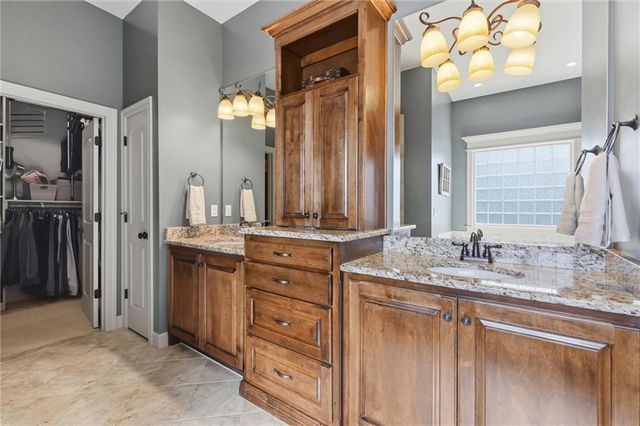24087 W 121st Terrace, Olathe, KS 66062