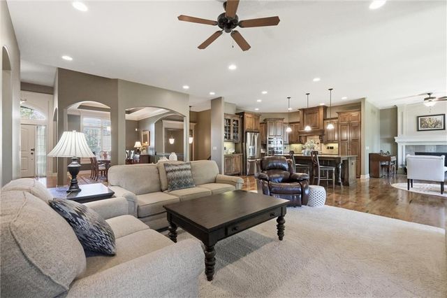 24087 W 121st Terrace, Olathe, KS 66062