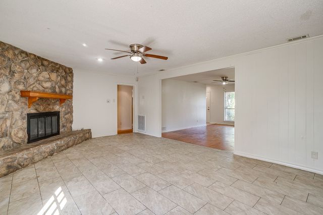 8830 Lapanto Lane, Dallas, TX 75227