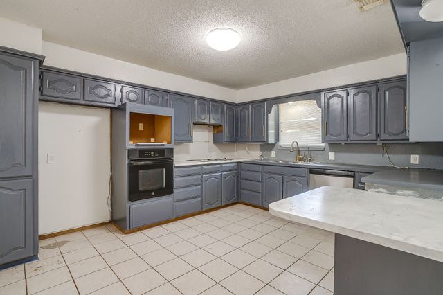 8830 Lapanto Lane, Dallas, TX 75227