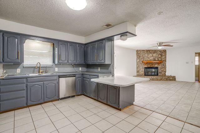 8830 Lapanto Lane, Dallas, TX 75227