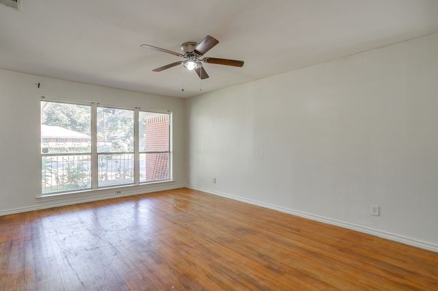 8830 Lapanto Lane, Dallas, TX 75227
