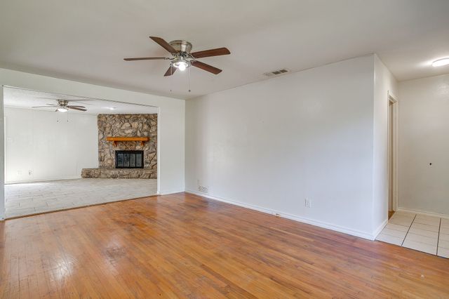 8830 Lapanto Lane, Dallas, TX 75227