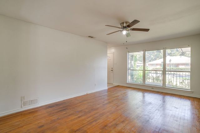 8830 Lapanto Lane, Dallas, TX 75227